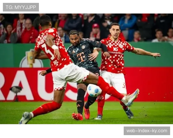 格纳布里无球跑动与穿插 拜仁边锋在德国队进攻体系中的战术润滑作用